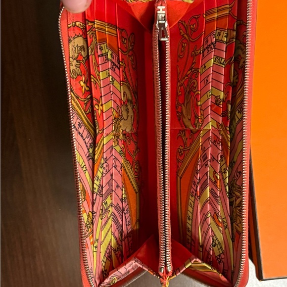 Hermès SilkIn Classic Leather Wallet - Picture 8 of 9